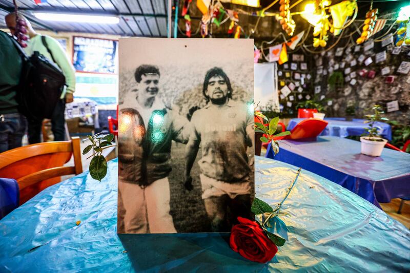 Napoli piange il suo mito Diego Armando Maradona 1