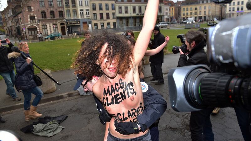 Le Femen contestano DSK 3