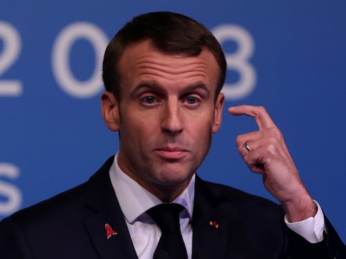 Benalla, Macron ancora nei guai: sospetti su un viaggio in Ciad