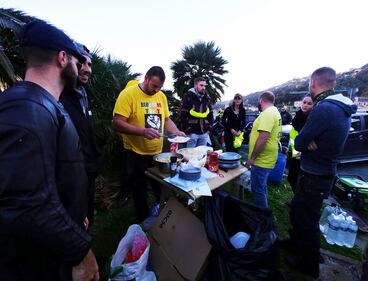 I gilet jaunes sconfinano in Italia e occupano la barriera dell'A10 a Ventimiglia 9