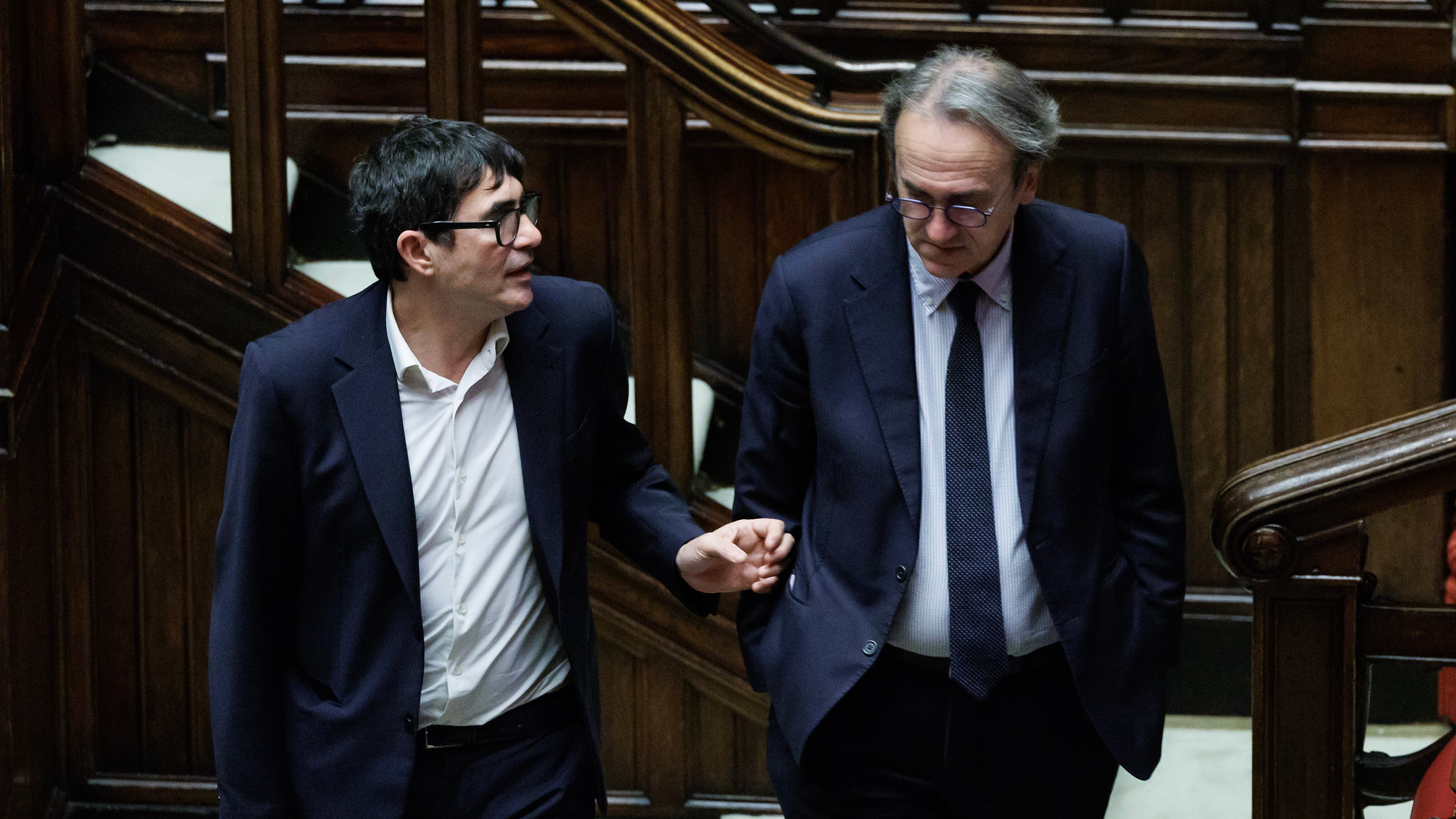 L'estrema sinistra esalta la polizia. Purché non arresti i suoi compagni