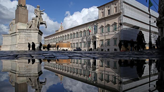 Spending review al Quirinale: Mattarella caccia chi non ha i requisiti