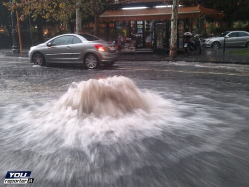 Catania: violento nubifragio, fiumi d'acqua in città
