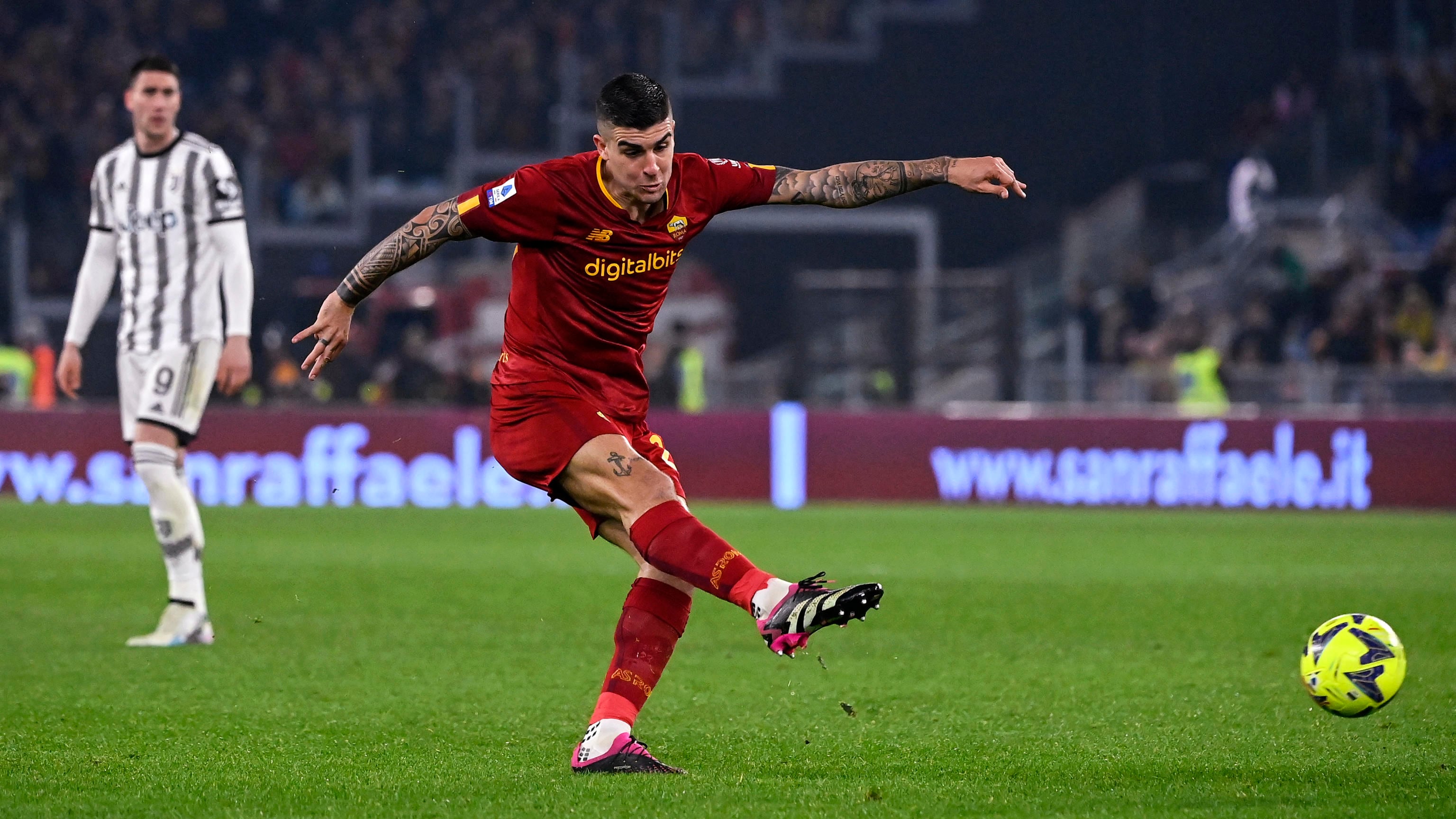 Roma, che tiri Mancini. La Juve sbatte sui legni e sul "pullman" di Mou