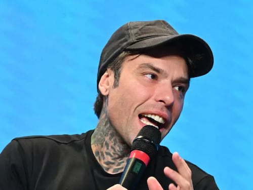 Fedez denunciato da quattro ragazzi: “Ci ha aggrediti dopo la richiesta di un selfie”