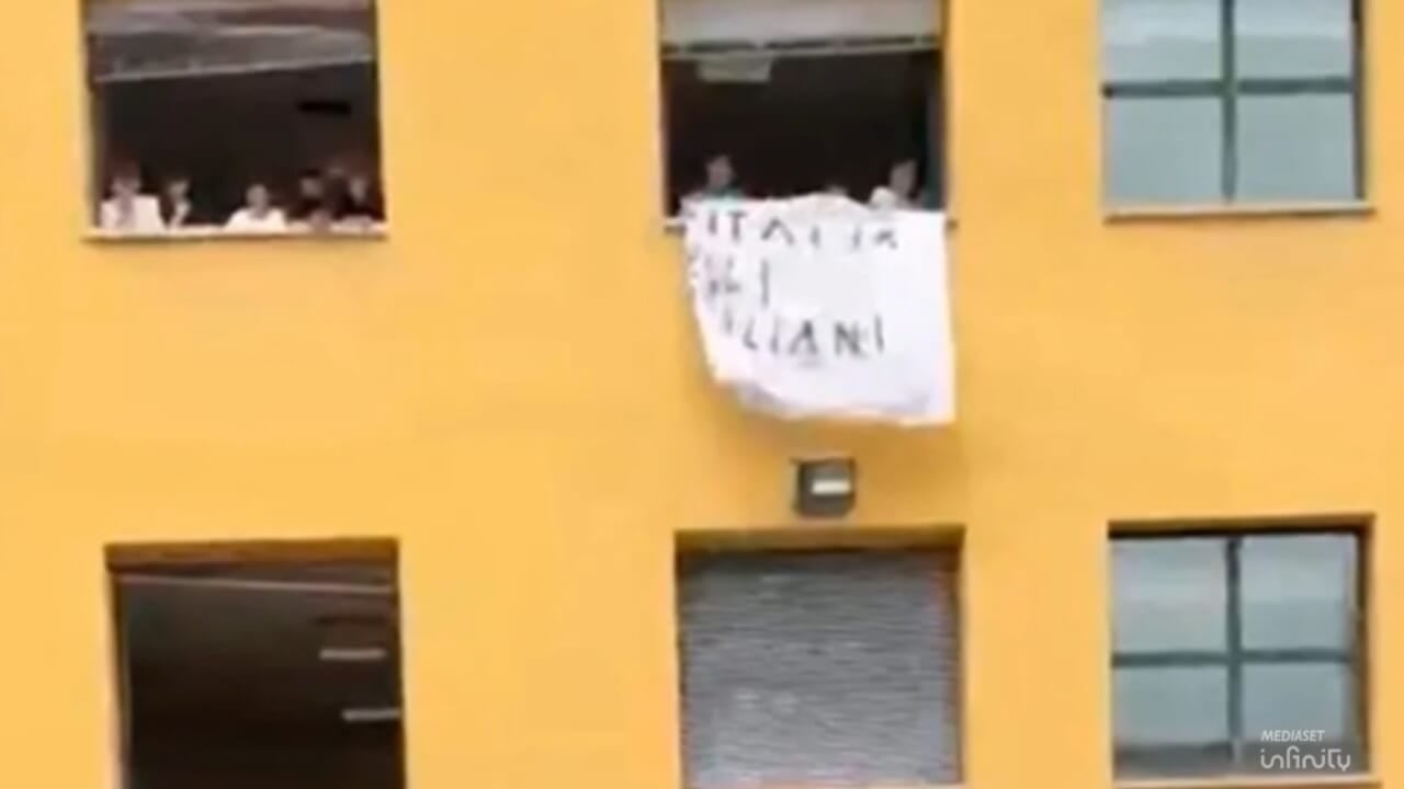Cesena, espongono striscione con scritto: "Italia agli italiani". E due studenti vengono puniti