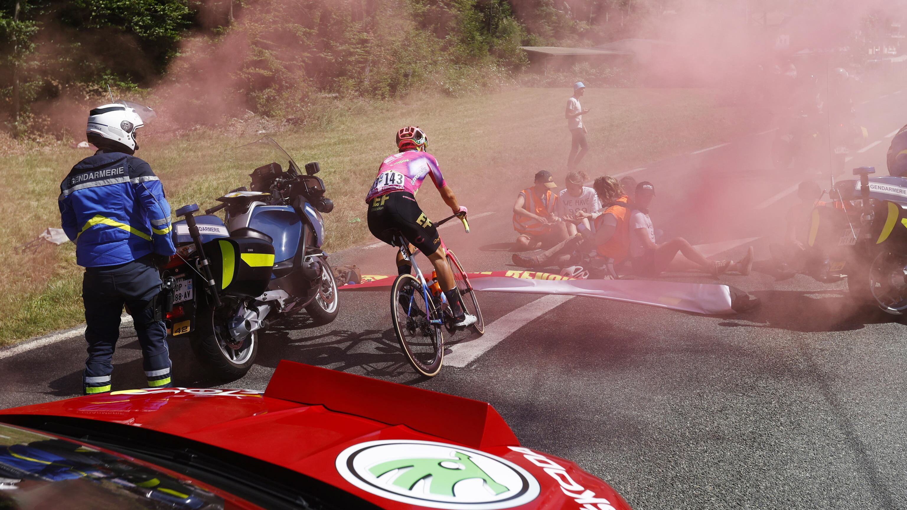 La "follia" ecologista inquina il Tour de France e il sogno di Bettiol