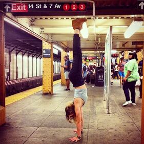 Ora lo yoga si fa in metropolitana 2