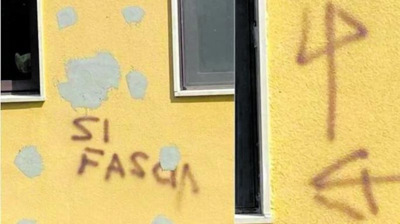 Scritta scuola Pisa Pd