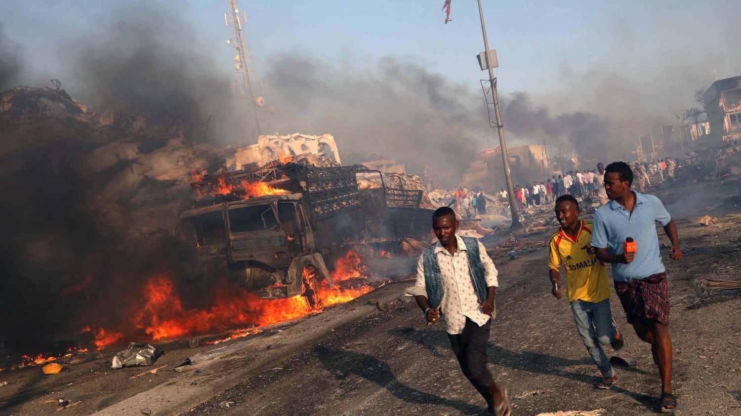 Mogadiscio bombe vicino al parlamento: la Somalia sprofonda nel caos