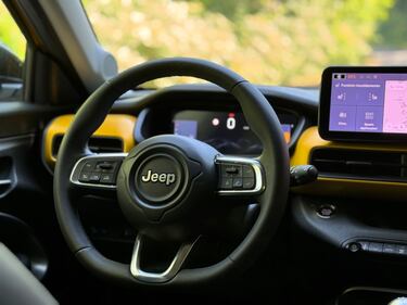 Jeep Avenger 1.2 Summit: guarda la gallery del B SUV a benzina 19