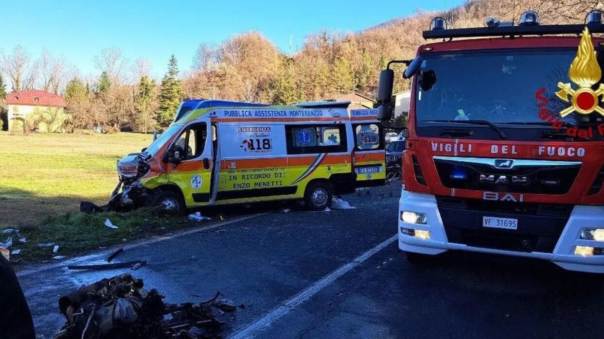 Bologna, auto si schianta contro ambulanza: morta una donna di 26 anni