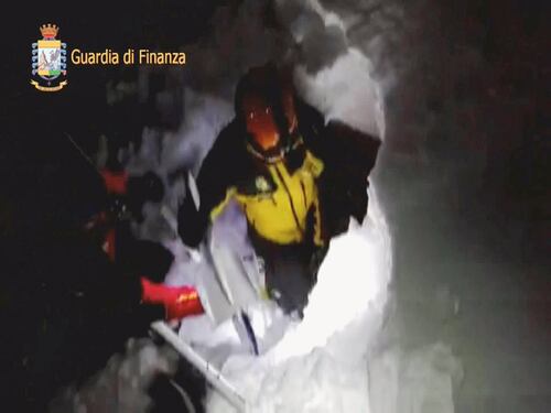"Arriva lo spazzaneve...". Sull'hotel delle vacanze invece piomba l'inferno