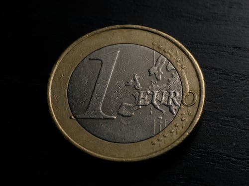 Monete rare da 1 euro, come un errore di conio può far schizzare il valore: quali pezzi ricercare
