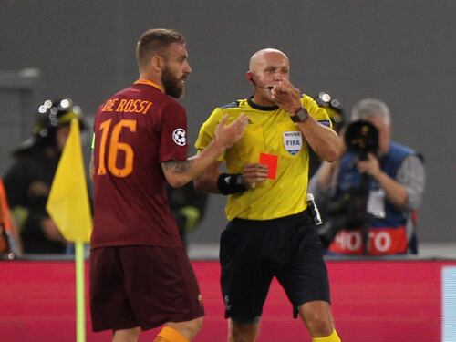 Roma, notte di follia. Ko in casa, due espulsi. Fuori dalla Champions
