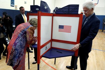 Hillary festeggia la vittoria 8