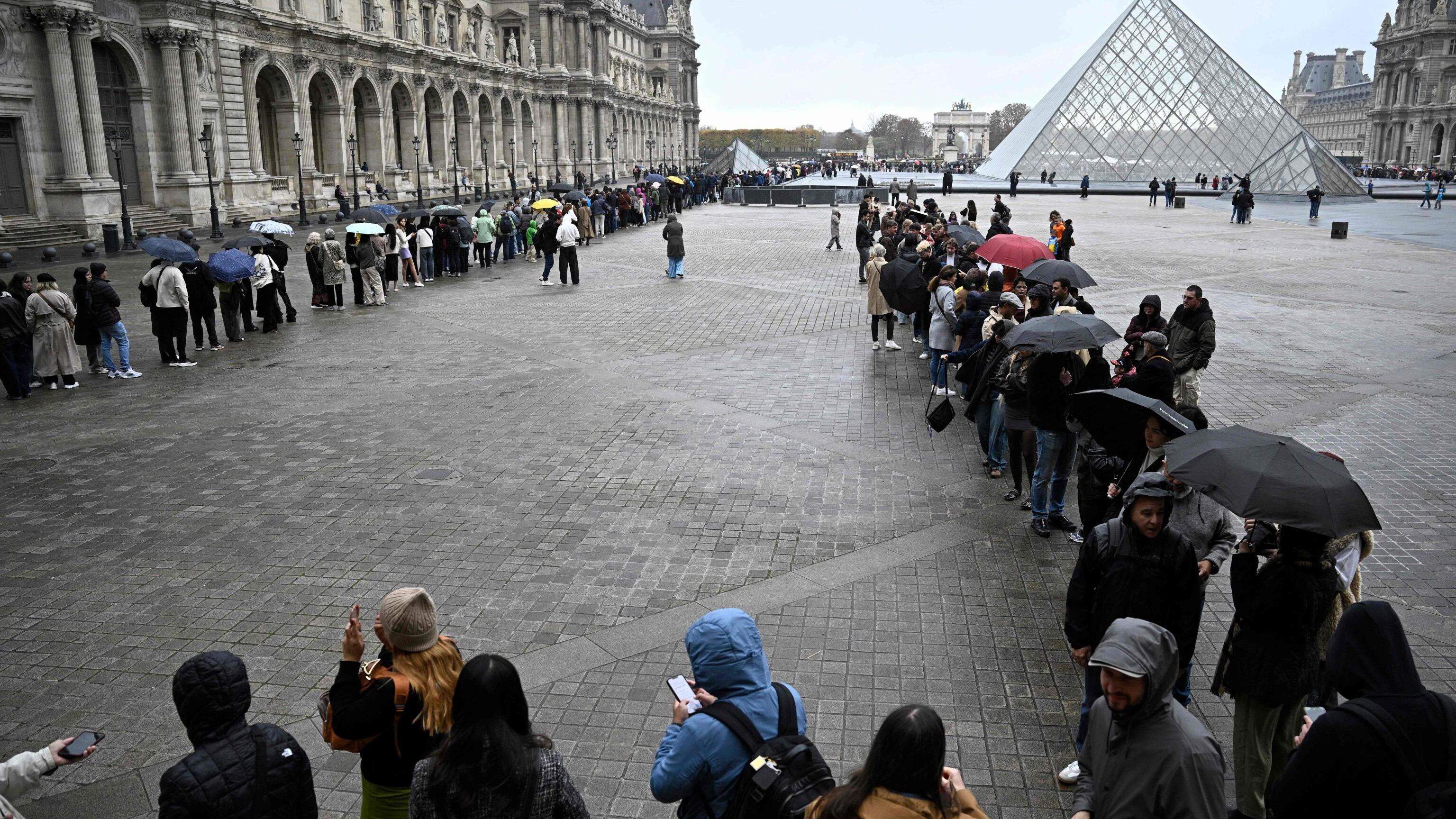 Louvre, salasso sui visitatori non europei: quanto costa il biglietto