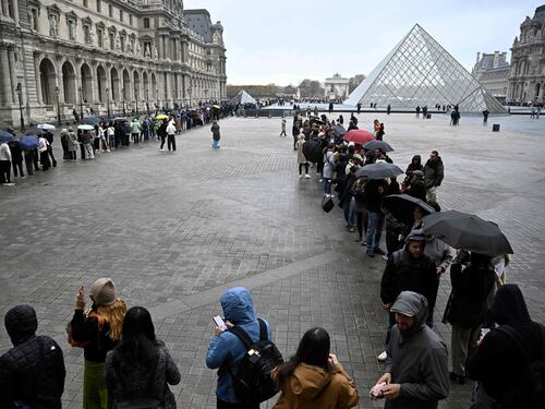 Louvre, salasso sui visitatori non europei: quanto costa il biglietto
