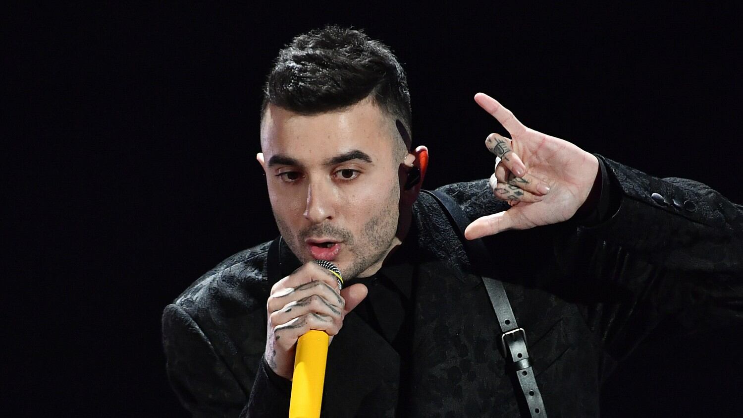 Junior Cally in terapia: "Sono alcolizzato. E col sesso..."