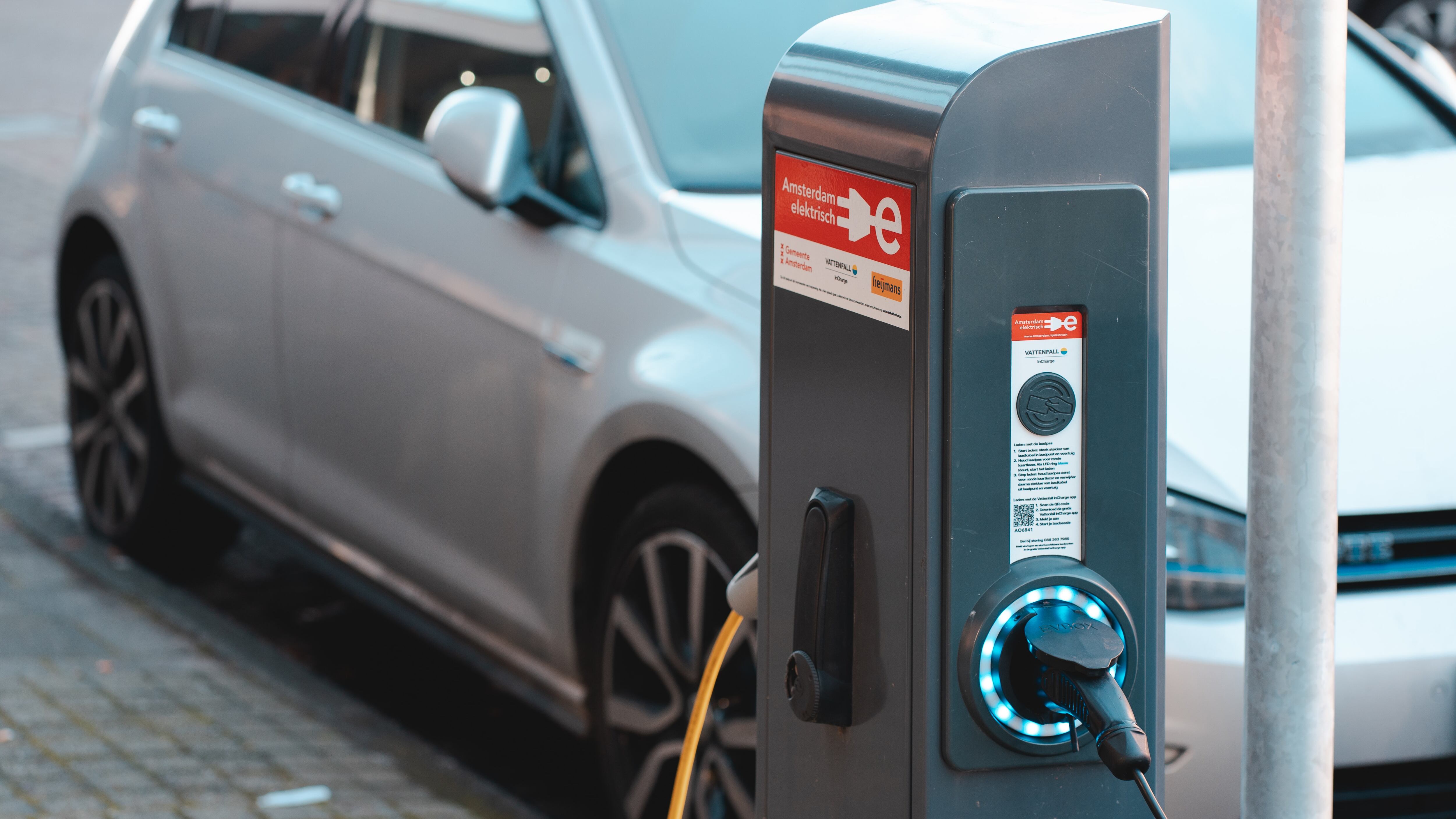 L'auto elettrica fa un passo ma crescono anche i dubbi