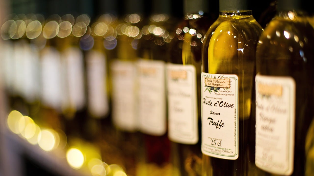 Olio d'oliva: prezzi a picco, piccoli produttori italiani infuriati