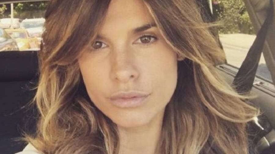 Elisabetta Canalis si toglie il tatuaggio "storico" di Striscia la Notizia