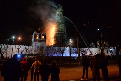 Paura a Mosca, va in fiamme il monastero di Novodevichy 2