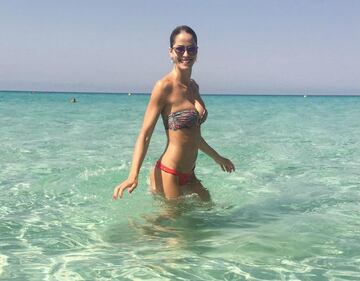 Estate e voglia di mare, anche le star in costume 18