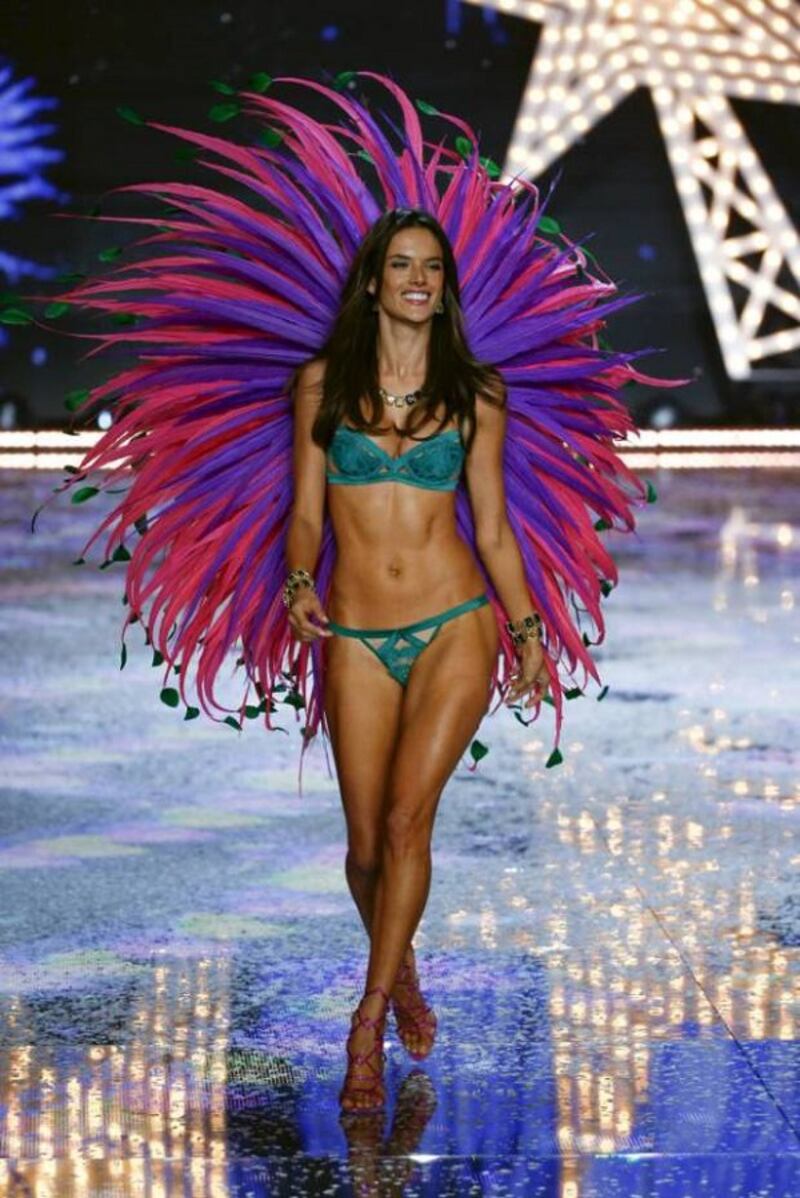 Alessandra Ambrosio, scatti bollenti a Malibu su Instagram: foto 20