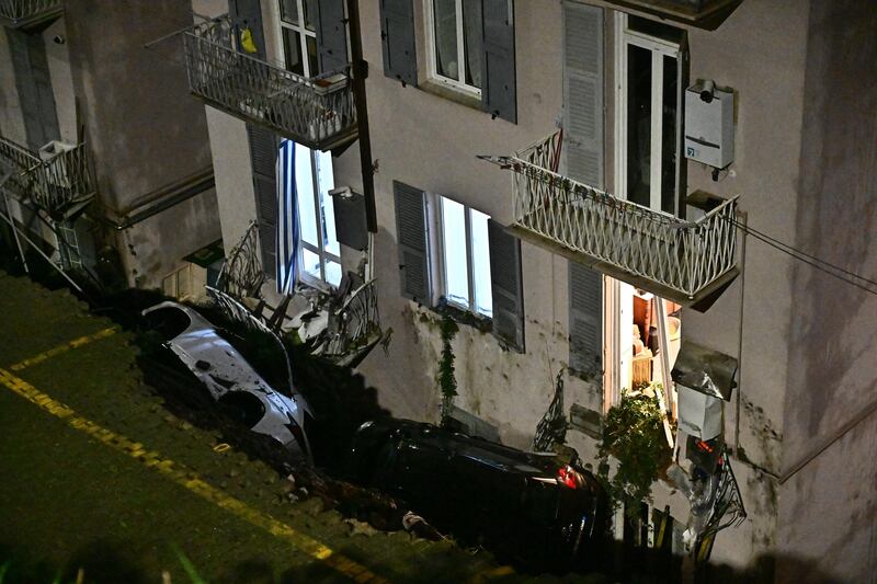 Genova, crolla un parcheggio nel quartiere di Castelletto: le immagini 5