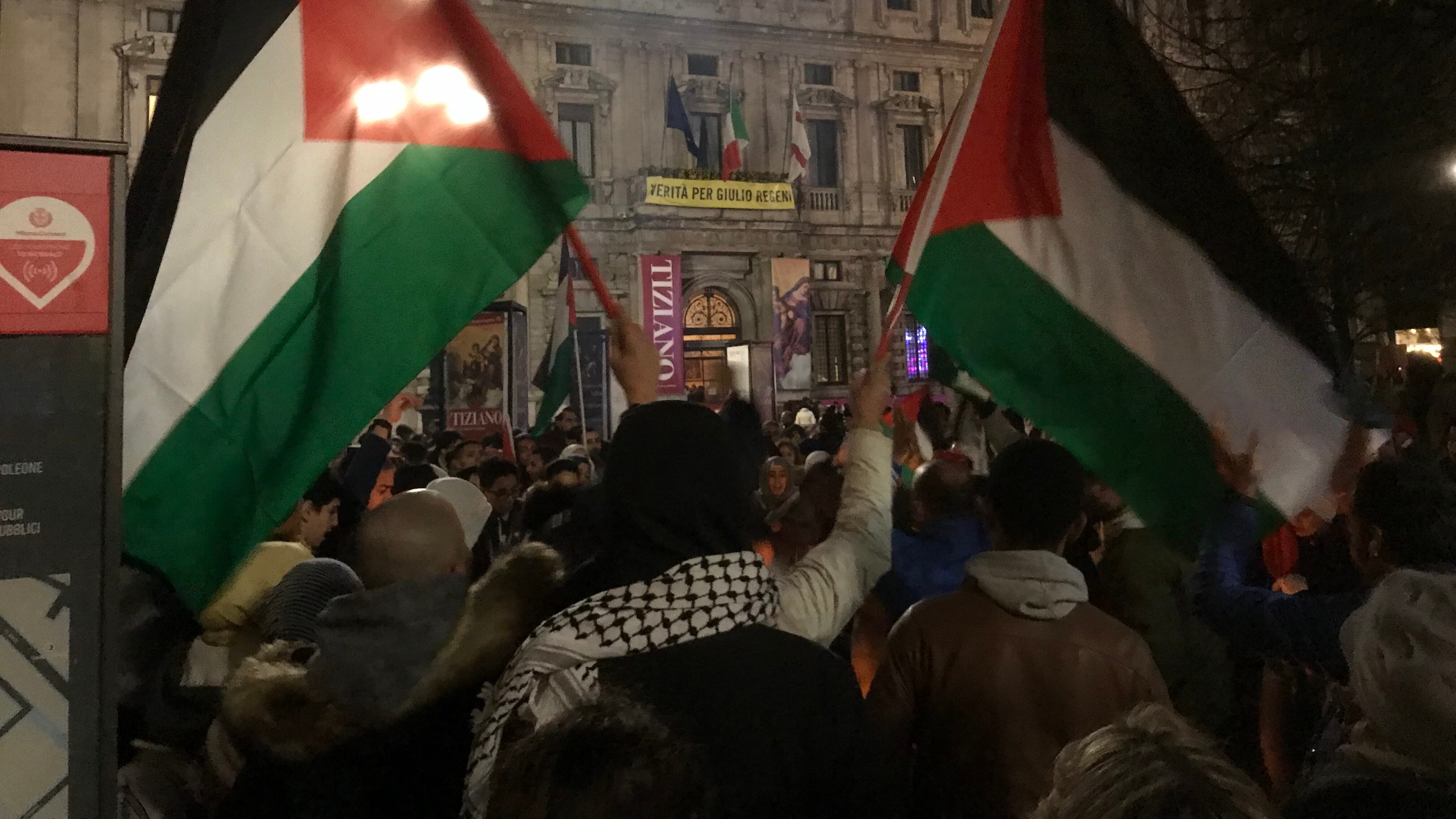 Imam e comunisti alleati: sfila l'odio per Usa e Israele