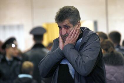 Aereo precipitato in Egitto, il dolore dei famigliari a San Pietroburgo 11