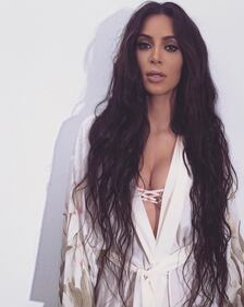 Kim Kardashian, maglietta bagnata senza reggiseno 8