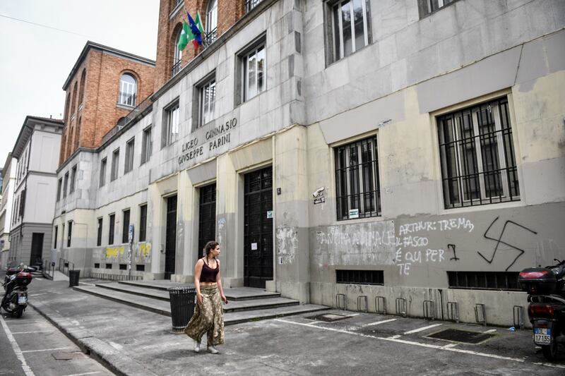 Milano, svastiche e scritte naziste sui muri del liceo Parini 1