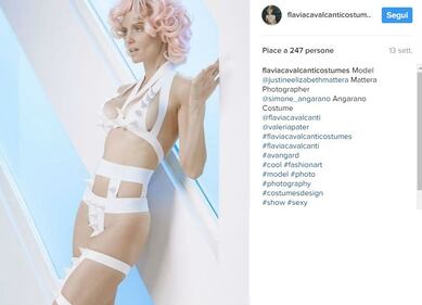 Justine Mattera, soldatessa hot sui social 9