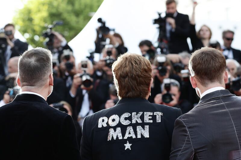 Elton John promuove "Rocket Man": foto 3
