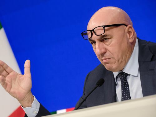 "Crimini di guerra, non prendiamo ordini da Israele". L'affondo di Crosetto dopo l'attacco alle basi Unifil