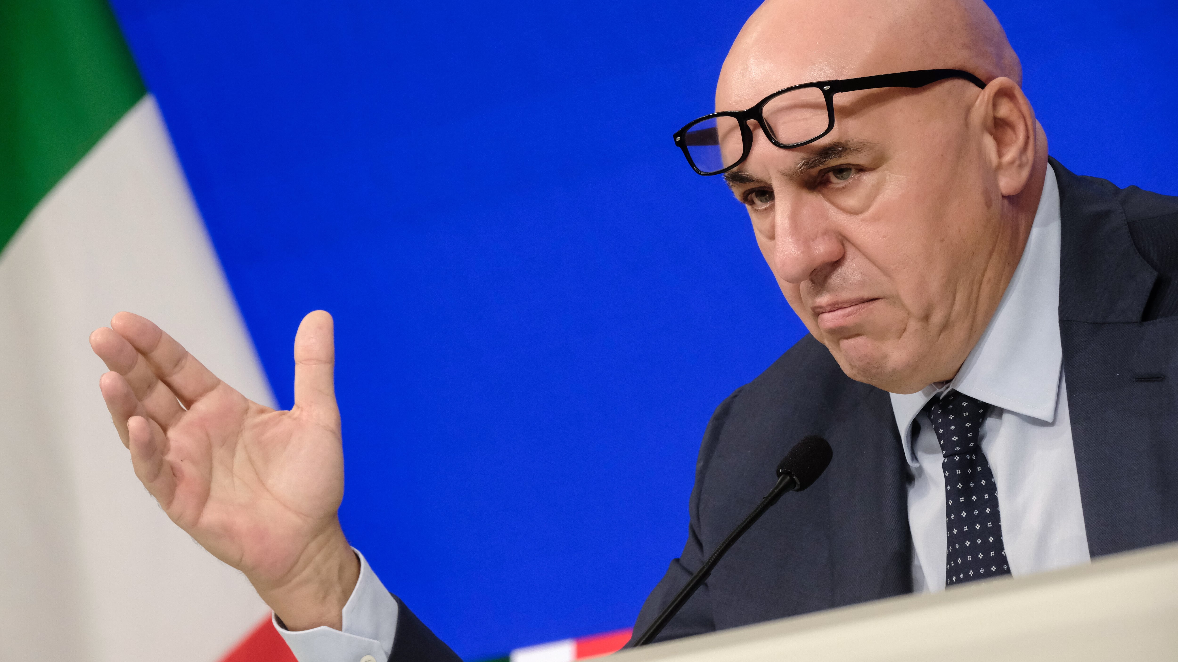 "Crimini di guerra, non prendiamo ordini da Israele". L'affondo di Crosetto dopo l'attacco alle basi Unifil