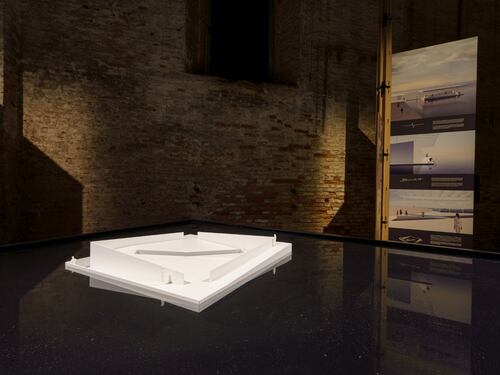 AquaPraça: progetto speciale alla Biennale Architettura 2025 è attualmente ormeggiato all’Arsenale di Venezia