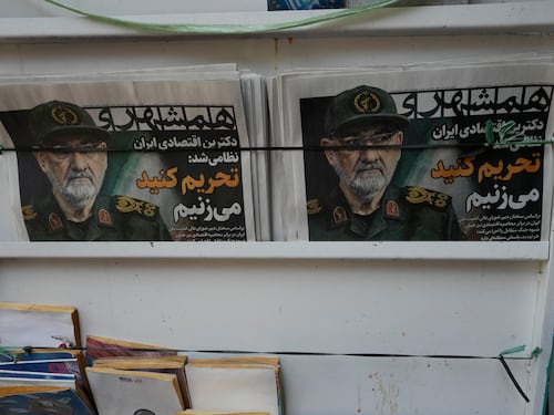 I pasdaran: “Jihad economica”. Ma crolla il rial, rischio caos