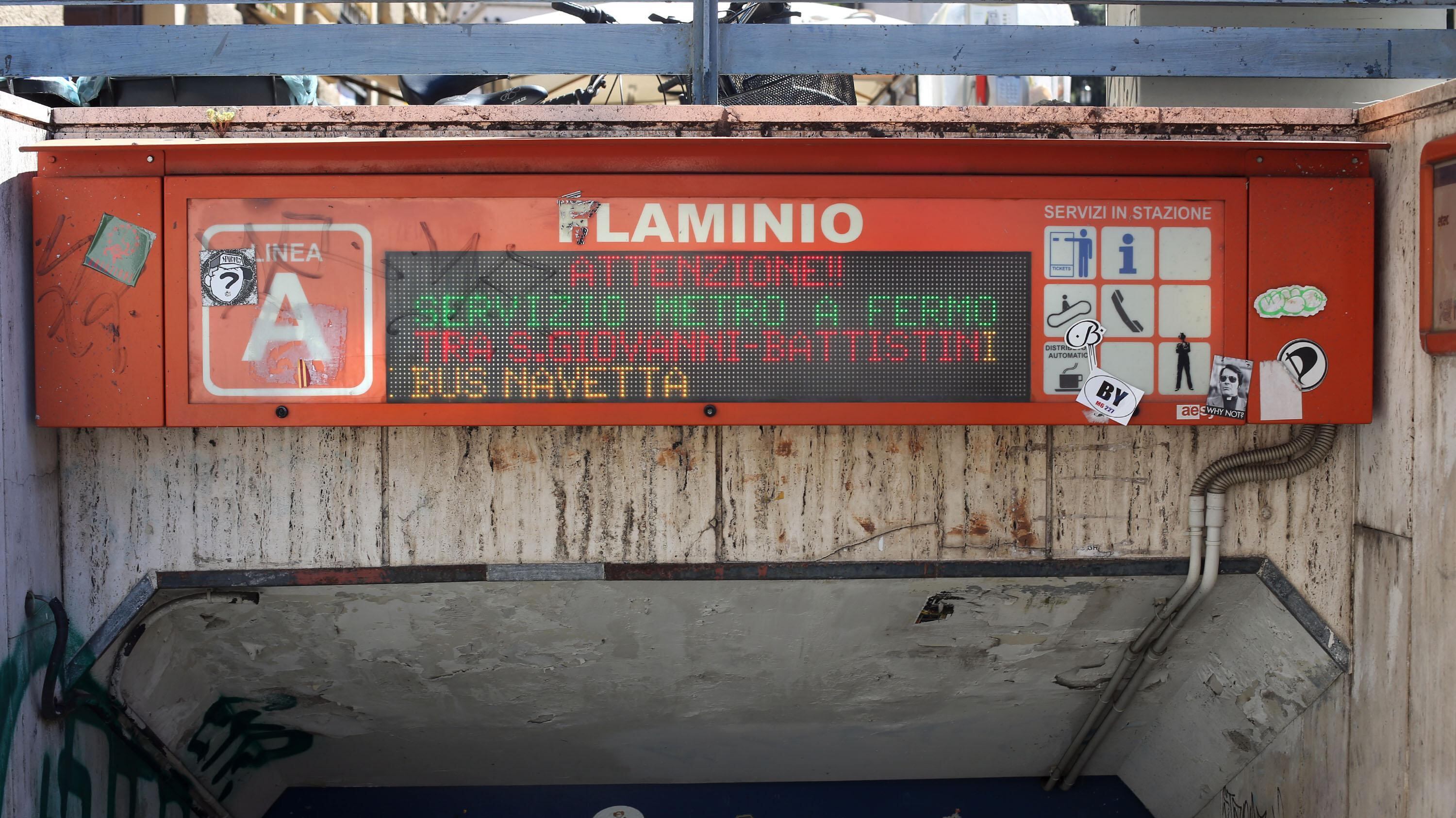 Roma: palo sul treno della metro A, in tilt anche l'annunciatore automatico