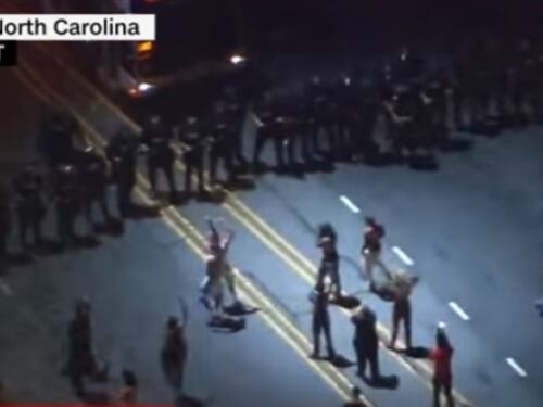 Poliziotto uccide afroamericano, duri scontri in North Carolina