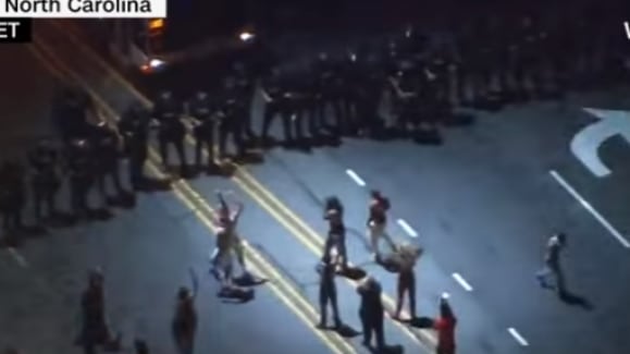 Poliziotto uccide afroamericano, duri scontri in North Carolina
