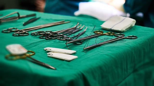 Morta dopo un trattamento estetico al seno: occhio alle sostanze vietate