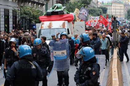 Manifestazione contro il G7 a Napoli 9