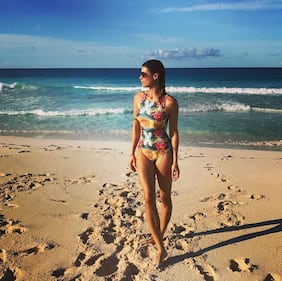 Elisabetta Canalis sexy testimonial 17