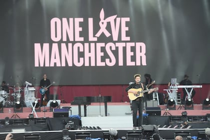 Ariana Grande torna a Manchester contro il terrorismo 1