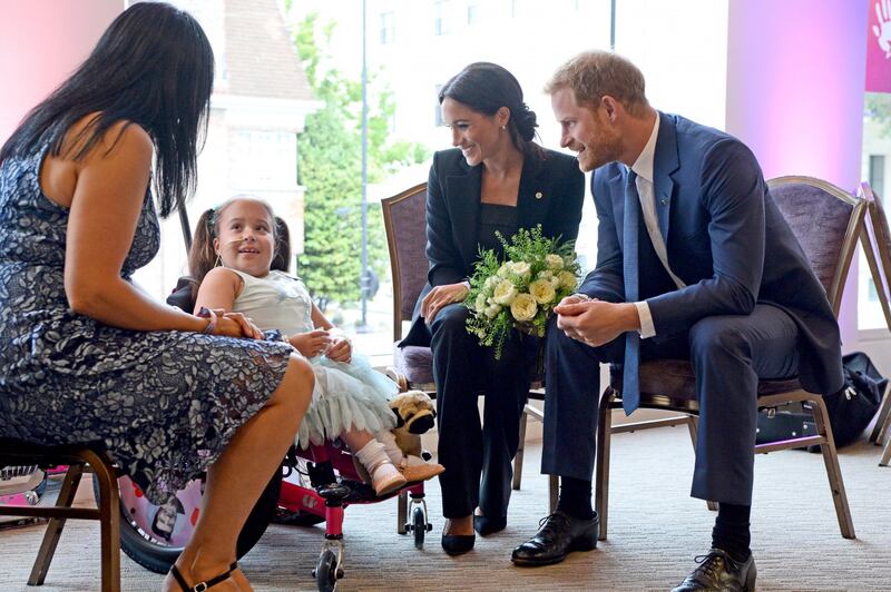Meghan Markle e il Principe Harry tra i bimbi per beneficenza 6