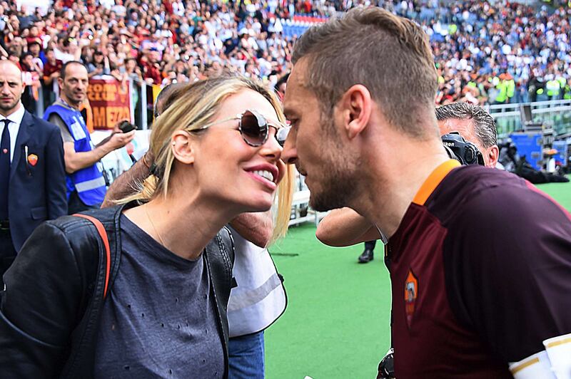 Ilary Blasi, le foto della sexy conduttrice 3