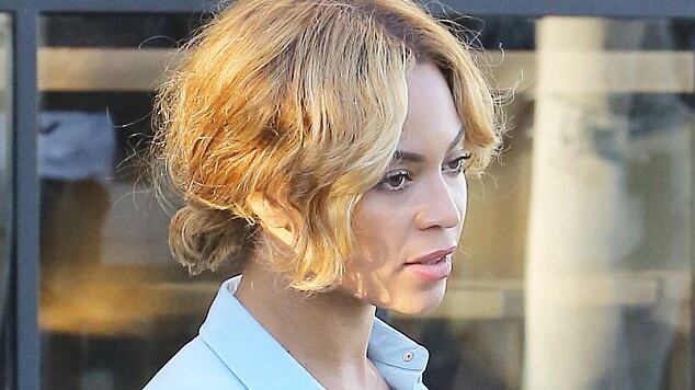 Beyoncé senza reggiseno